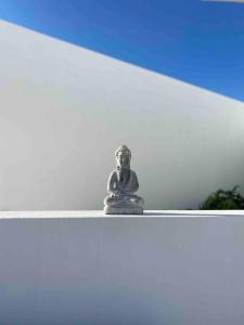 a metal object sitting on top of a white railing at Amazing Views Villa in Loulé
