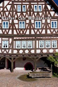 een vakwerkgebouw bij Gasthof Waldgericht in Dornstetten