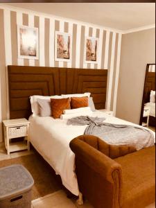 Postel nebo postele na pokoji v ubytování Yoleni self catering apartment