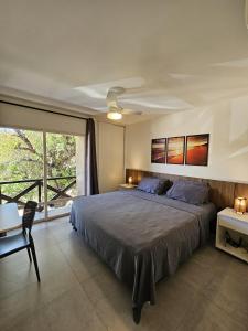 a bedroom with a large bed and a large window at Go Eco Paradise Ap210 Pé na Areia e Piscina no Centro do Cumbuco in Caucaia +18 photos