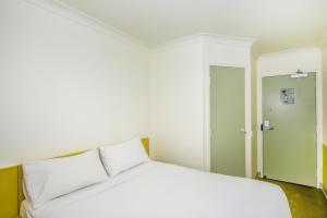 Postel nebo postele na pokoji v ubytování Imperial Motel Windsor