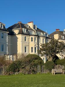 Bygningen som lejligheden ligger i + 15 billeder