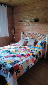 En eller flere senge i et værelse på Chácara do Sossego