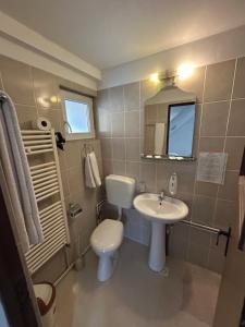 Et badeværelse på Pensiune La Iulian