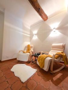 Khu vực ghế ngồi tại Art Déco et Spa Vue Gassendi King Size Clim +35 ảnh