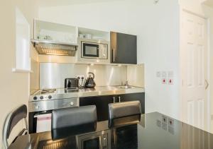 a kitchen with a stove and a microwave at Riverlight Studio sleep 3 in Cambridge