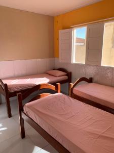 En eller flere senge i et værelse på Casa de praia ampla e reformada