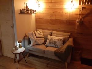 Khu vực ghế ngồi tại Petit chalet neuf indépendant 2 pers "La cabane de Jean "