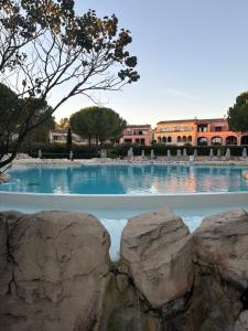 Hồ bơi trong/gần Appartement domaine de Pont Royal