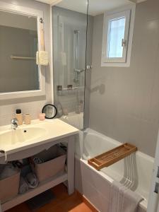 Phòng tắm tại Appartement domaine de Pont Royal