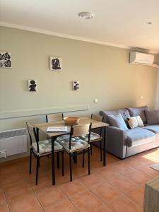 Khu vực ghế ngồi tại Appartement domaine de Pont Royal