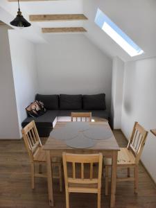 Posezení v ubytování Apartamenty - Stara Stajnia - Na krańcu Świata