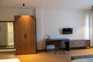 TV a/nebo společenská místnost v ubytování Machakhela inn - Winery and Resort