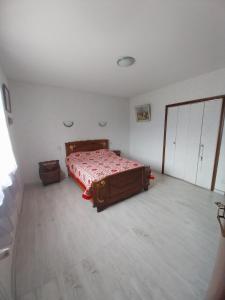 Giường trong phòng chung tại Appartement Le cabanon