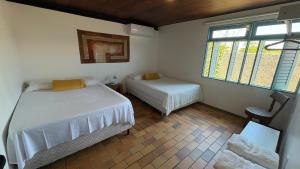 En eller flere senge i et værelse på Casa de Veraneio Beira Mar com 5 quartos + 37 billeder