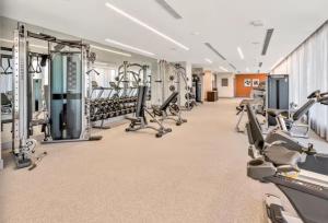 Phòng/tiện nghi tập thể dục tại Stylish Urban 5350 Park Doral