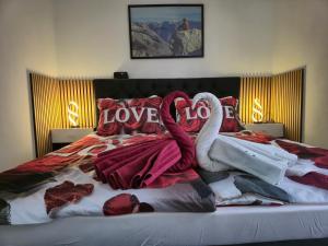 En eller flere senge i et værelse på APARTMENt ANAYA