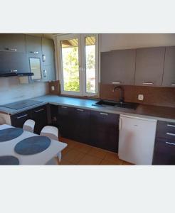 Køkken eller tekøkken på Domek letniskowy u Doroty + 5 billeder