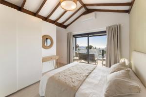 a bedroom with a bed and a balcony at Villa Sara-Princesa Ico in Tías +26 photos
