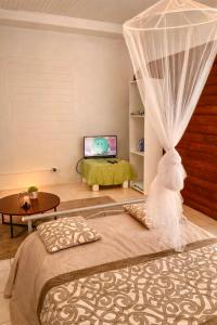 En eller flere senge i et værelse på Cocon Douillet à 10 min du Marin