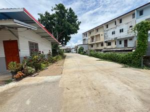 an empty dirt road next to a building at Serenity House 4D in Ban Ko Khwan