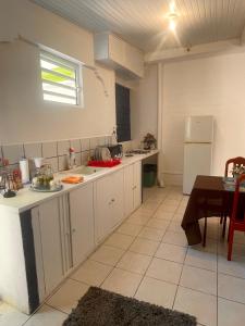 Køkken eller tekøkken på Cocon Douillet à 10 min du Marin