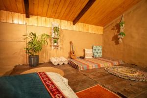 Giường trong phòng chung tại Flüstern