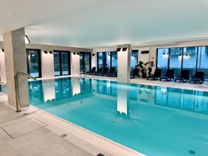 Swimmingpoolen hos eller tæt på Rezydencja Niechorze 324 z Basenem, Sauną, Jacuzzi, przy samej PLAŻY - 5D Apartments - 5D Apartamenty