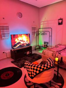 Et tv og/eller underholdning på استوديو مميز بأثاث مريح