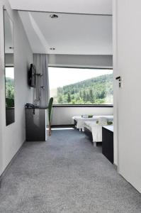 En eller flere senge i et værelse på Pokoje Ślężanskie