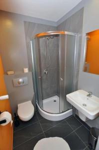 Et badeværelse på Pokoje Ślężanskie