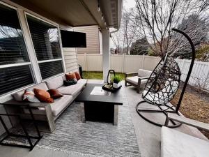 Ban công/sân hiên tại Hot Tub - Fire Pit - Ping Pong - Darts - Slots