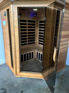 a saunaificialificialificialificialificialificialificialificialificialificialificialificialificial at Nice escape 8 min from EWR in Elizabeth