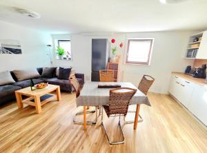 Nhà bếp/bếp nhỏ tại Gästehaus Kinzigtal Monteur- und Ferienwohnung