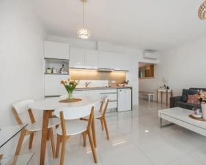 Kuchyň nebo kuchyňský kout v ubytování Apartment Senec, Slnečné jazerá near Aquapark