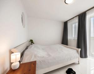 Postel nebo postele na pokoji v ubytování Apartment Senec, Slnečné jazerá near Aquapark