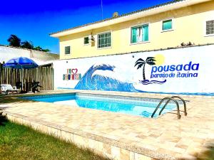 a mural of a wave on the side of a building at Pousada Paraíso de Itaúna in Saquarema