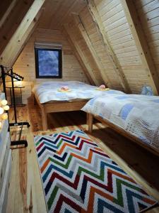 En eller flere senge i et værelse på Vikendice Neven 2 i 3