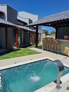 Swimmingpoolen hos eller tæt på Villa Chalé Meaípe