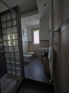 a bathroom with a toilet and a sink at Narni Come a casa dei nonni in Fiaiola +8 photos