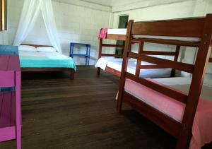 Postel nebo postele na pokoji v ubytování Cabin near the beach + 5 fotografií