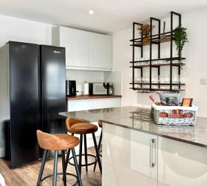 Køkken eller tekøkken på Winter Getaway - Luxury Bungalow w Games Room + 45 billeder