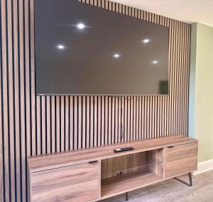 Et tv og/eller underholdning på Winter Getaway - Luxury Bungalow w Games Room