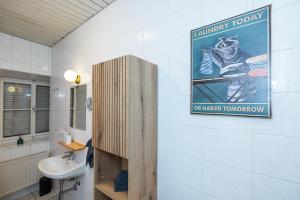 Phòng tắm tại Stylish Old Town Apartment with Infrared Sauna +19 ảnh