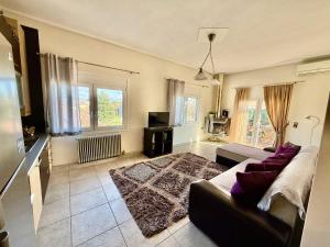 Et tv og/eller underholdning på Family's home Trikala