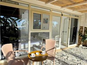 Khu vực ghế ngồi tại Essos Villas