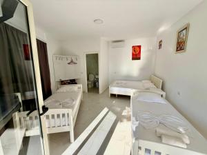 TV/trung tâm giải trí tại Essos Villas