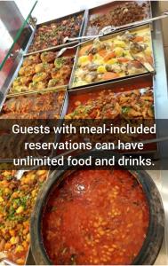 een rij dienbladen gevuld met eten en drinken bij Baku Khatai Hotel & Restaurant in Baku