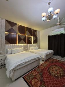 En eller flere senge i et værelse på The Guest House Islamabad + 7 billeder