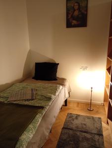 เตียงในห้องที่ G7Anjanas